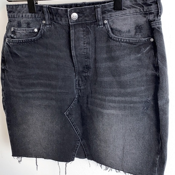 H&M Button Fly Distressed Jean Skirt Mini - Picture 3 of 7